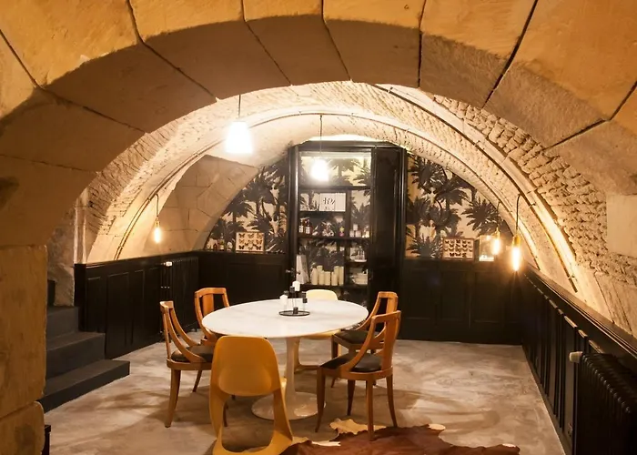 Hotel apartamentowy Chez Laurence Du Tilly 4*