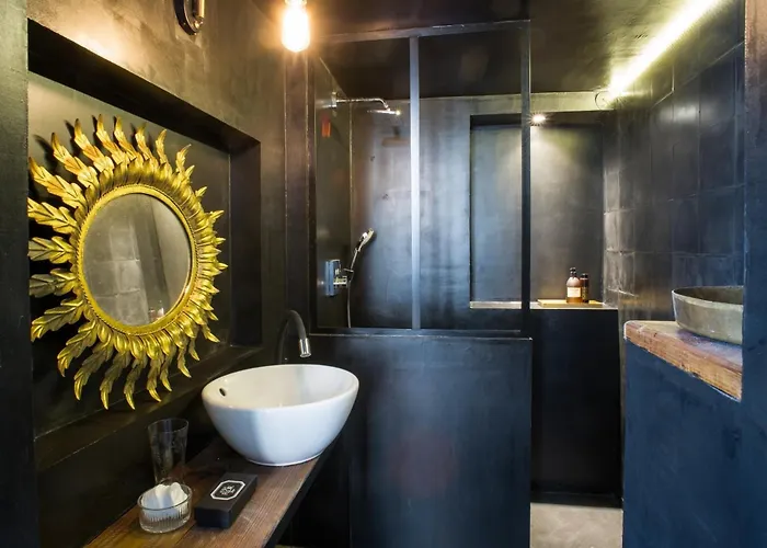 Hotel apartamentowy Chez Laurence Du Tilly 4*